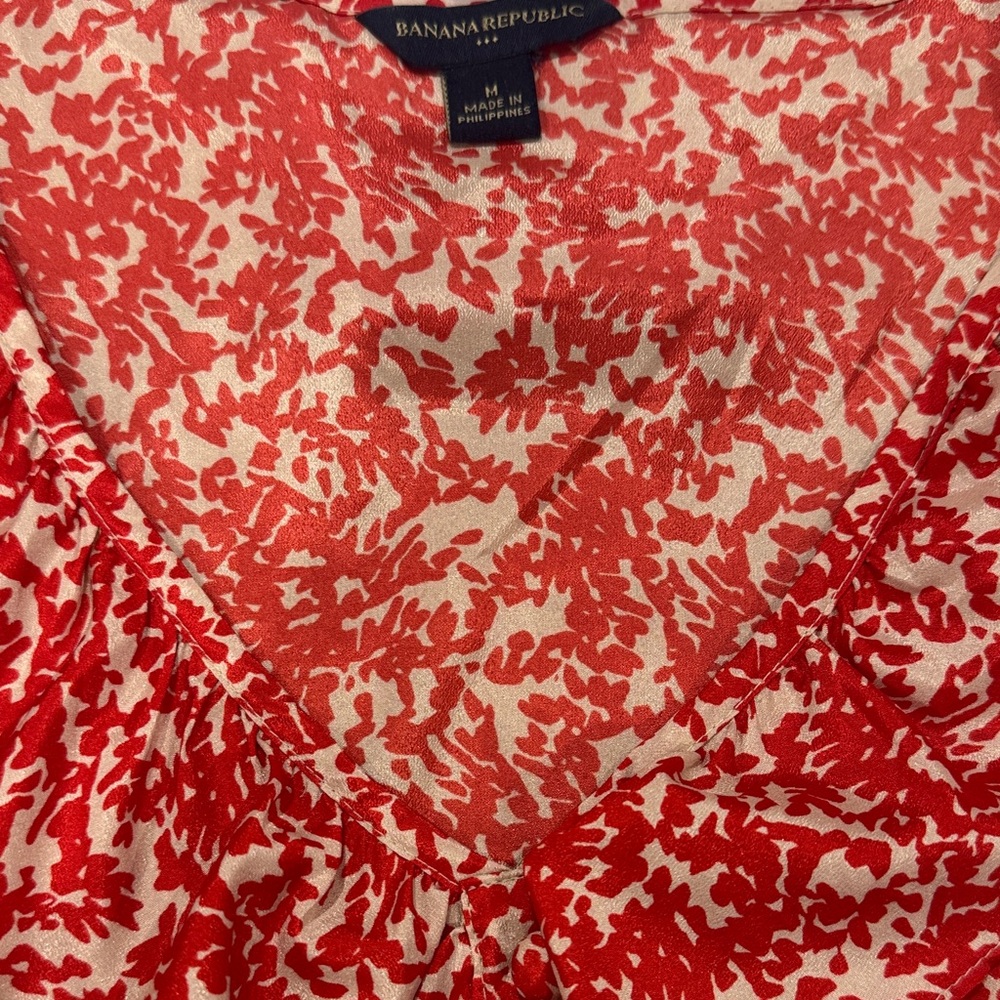 Banana Republic Red and Cream Floral Print V-Neck Blouse